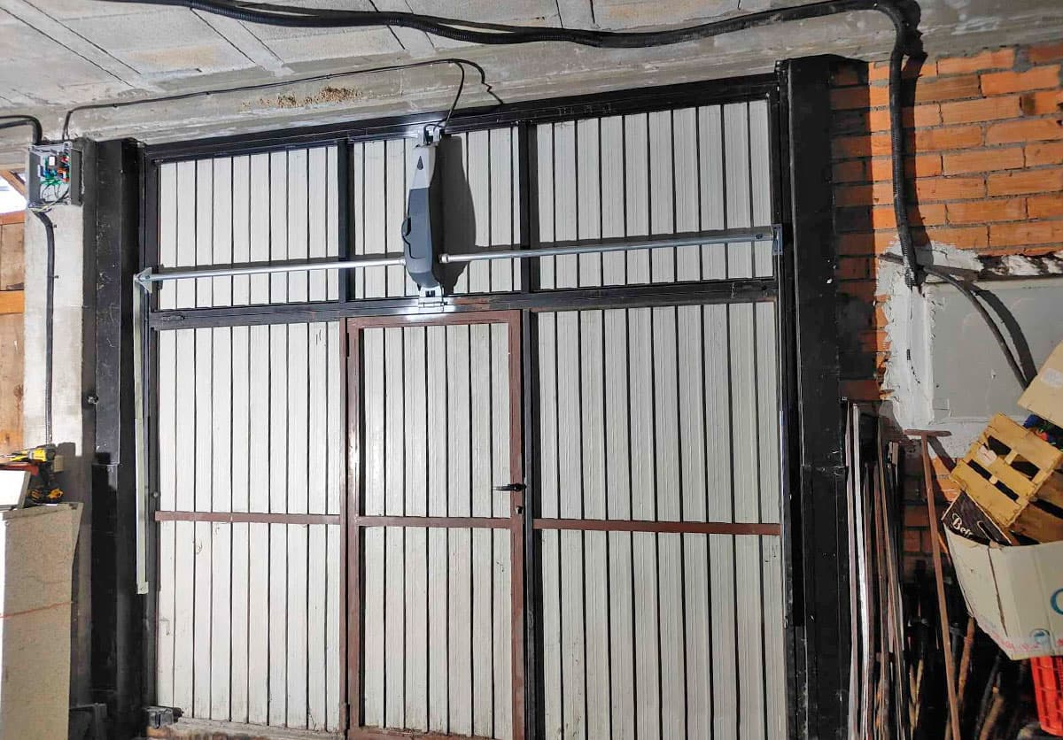 Motorizar puerta garaje en O Barco de Valdeorras